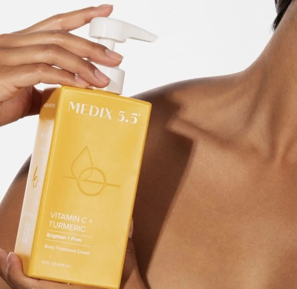 MEDIX55-vitamineC-Curcuma-creme-corps-lotion-peau-lisse-beautelight.jpg